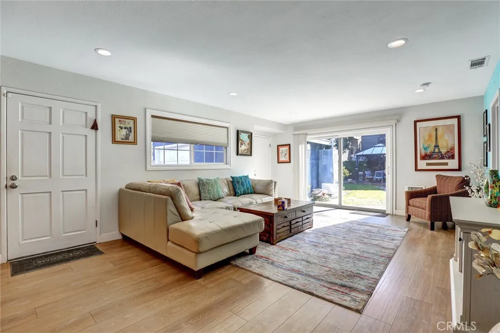 1626 E 6th, Long Beach, California 90802 home-pic-22